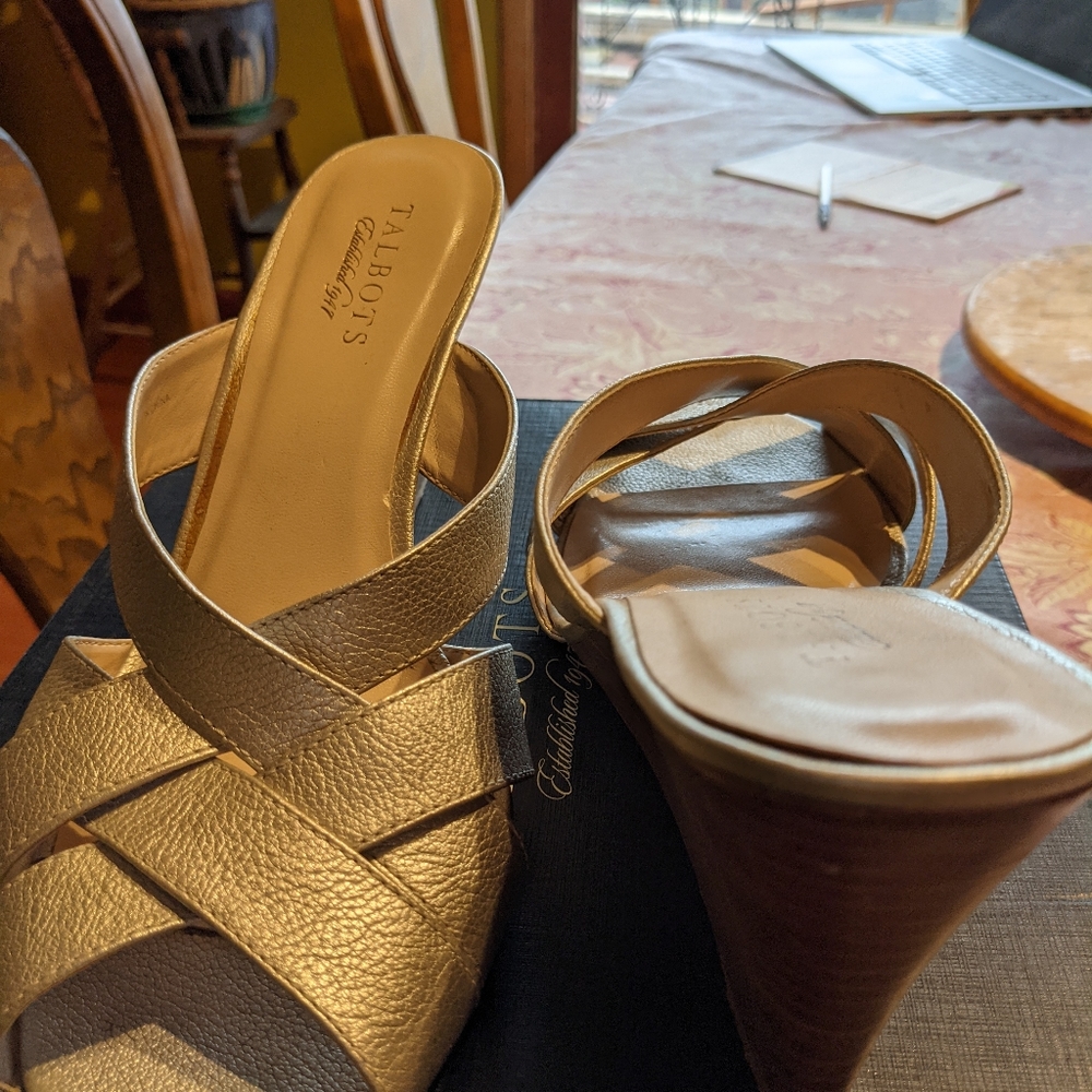 Leather sandals - Picture 2 of 3